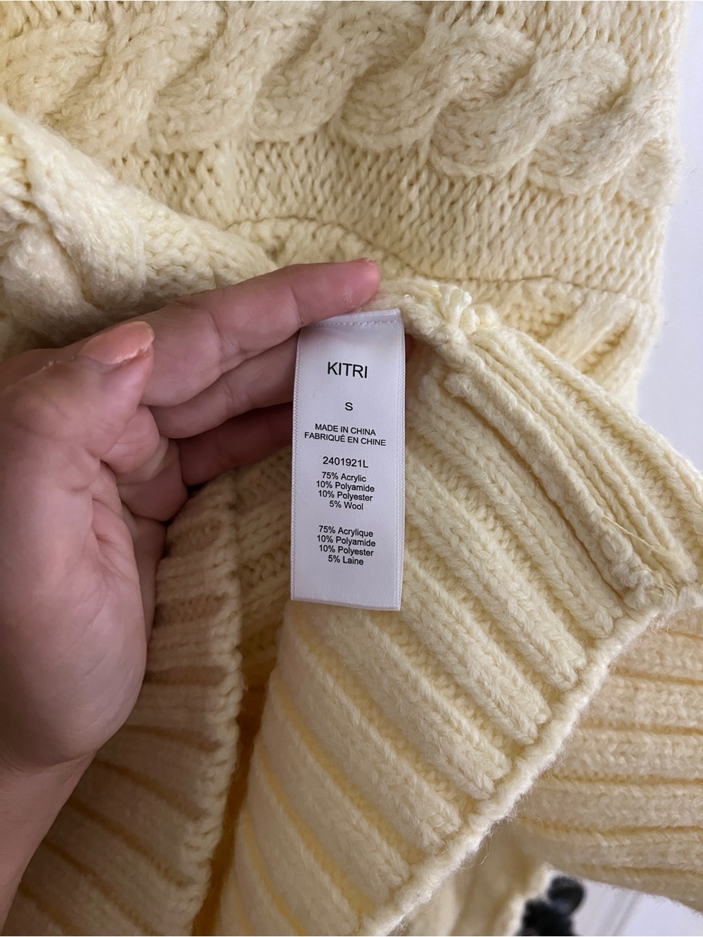 KITRI Soft Yellow Cable-Knit V-Neck Sweater - Picture 7 of 7